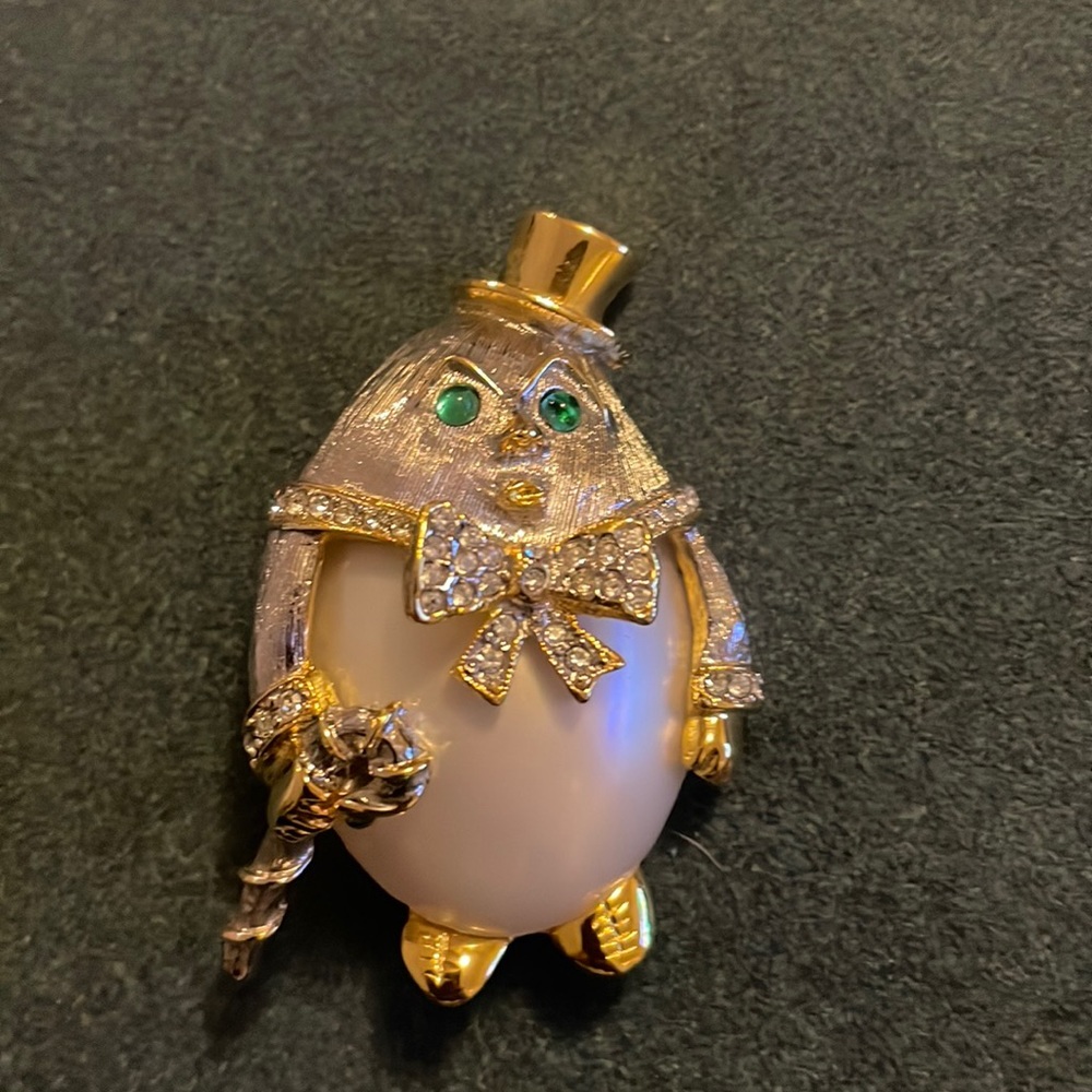 KJL Humpty Brooch